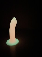 Нереалистичный светящийся в темноте фаллоимитатор Rave Light Keeper