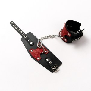 Оковы из черной кожи с красным декором Crazyhandmade